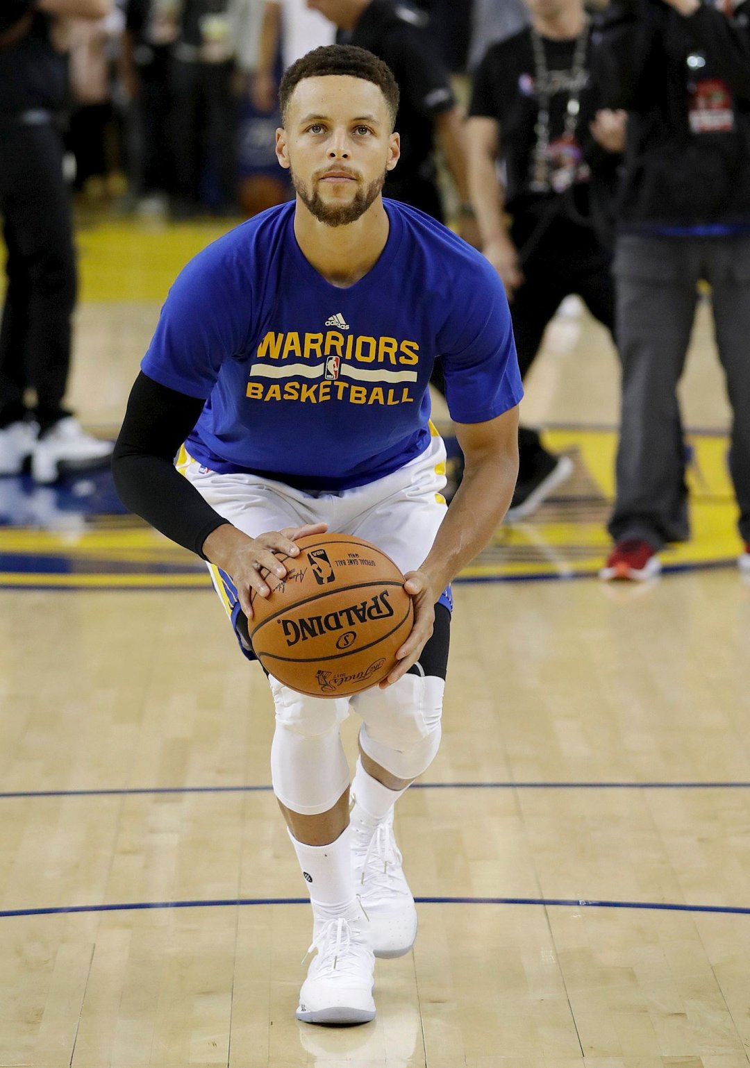 扶膝怒吼的 扶膝怒吼的