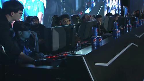 场关键性的 场关键性的